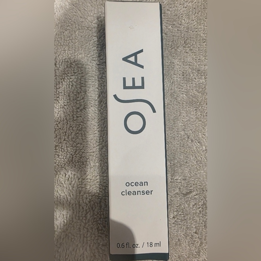 OSEA Ocean Cleanser - White and Gray